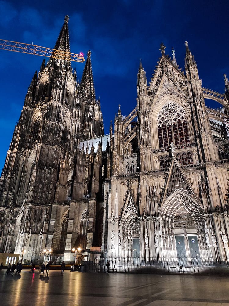 Night time view, in the dark, of Kölner Dom (Cologne Cathedral) lit up